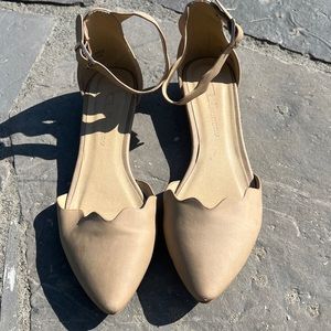 CL by Laundry, 7, cream flats with scalloped ankle strap, small wedge in back
